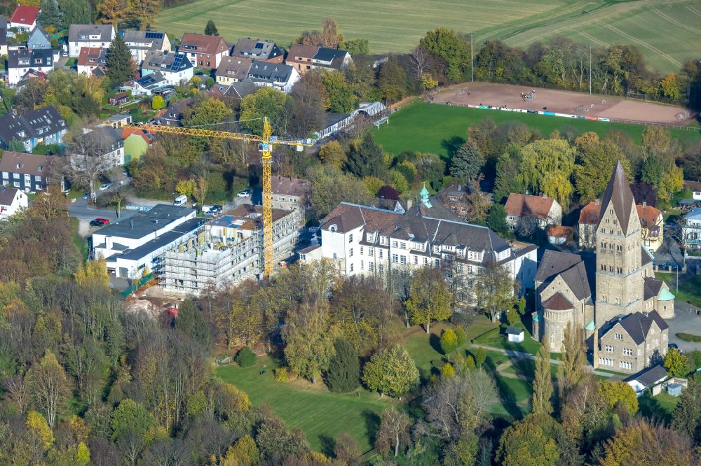 Bochum aus der Vogelperspektive: Baustelle für einen Erweiterungs- Neubau auf dem Klinikgelände des Krankenhauses Maria-Hilf-Krankenhaus in Bochum im Bundesland Nordrhein-Westfalen, Deutschland