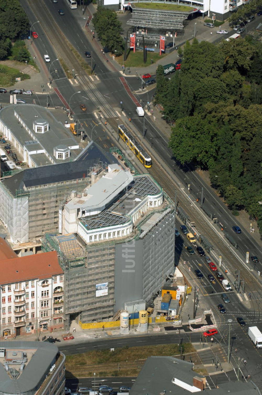 Luftaufnahme Berlin - Baustelle am Haus der Einheit, dem ehemaligen Kaufhauses Jonaß in Berlin-Mitte