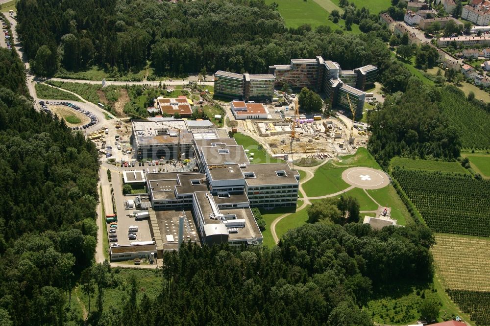 Luftbild Friedrichshafen - Baustelle des Klinikgelände des Krankenhauses Klinikum Friedrichshafen im Ortsteil Manzell in Friedrichshafen im Bundesland Baden-Württemberg, Deutschland