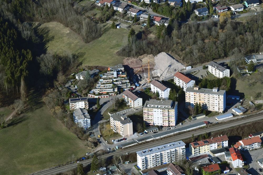 Luftaufnahme Waldshut-Tiengen - Baustelle eines Mehrfamilienhauses in Etagenbauweise an der Mozartstrasse in Waldshut-Tiengen im Bundesland Baden-Württemberg, Deutschland