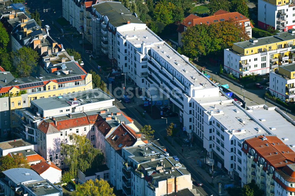 Berlin von oben - Baustelle Mehrfamilienhaussiedlung Dietzgenstraße mit Aldi Supermarkt im Ortsteil Niederschönhausen in Berlin, Deutschland