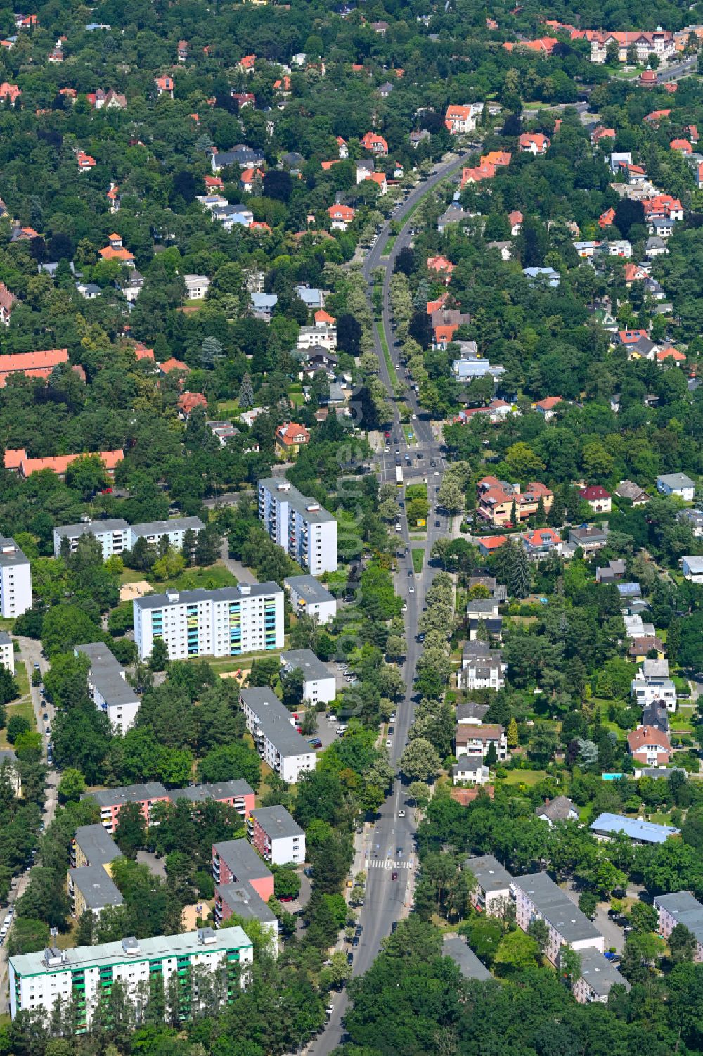 Luftaufnahme Berlin - Baustelle Mischbebauung eines Wohngebiets mit Mehrfamilienhäusern und Einfamilienhäusern im Ortsteil Zehlendorf in Berlin, Deutschland