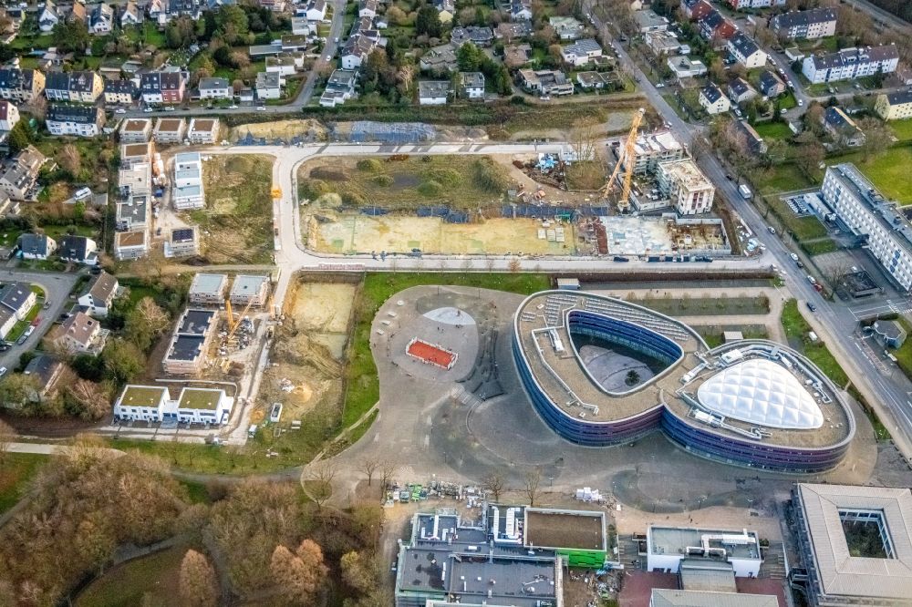 Luftbild Bochum - Baustelle Mischbebauung eines Wohngebiets mit Mehrfamilienhäusern Quartier 47 und Einfamilienhäusern an der Querenburger Straße in Bochum im Bundesland Nordrhein-Westfalen, Deutschland