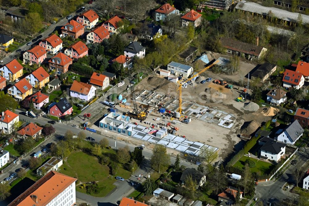 Luftaufnahme Berlin - Baustelle Modulare Unterkunft für Flüchtlinge im Ortsteil Karlshorst in Berlin, Deutschland