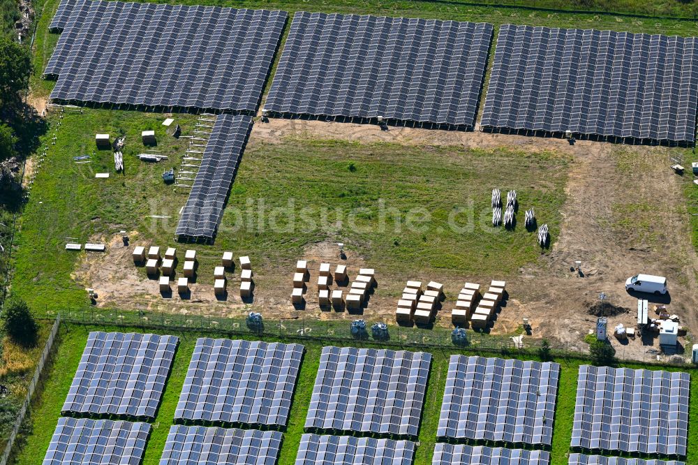 Luftbild Dessau - Baustelle und Montage- Arbeiten für Solarpark bzw. Solarkraftwerk in Dessau im Bundesland Sachsen-Anhalt, Deutschland