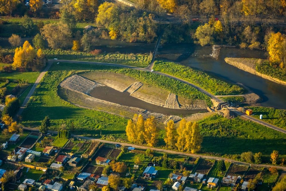 Luftbild Bamenohl - Baustelle für die naturnahe Umgestaltung des Bettes des Flusses Lenne im herbstlichen Bamenohl im Bundesland Nordrhein-Westfalen