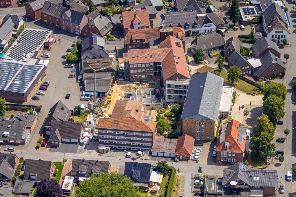 Luftaufnahme Hamminkeln - Baustelle der Neubau- Gebäude am Altersheim - Seniorenresidenz St.-Josef-Haus in Hamminkeln im Bundesland Nordrhein-Westfalen, Deutschland