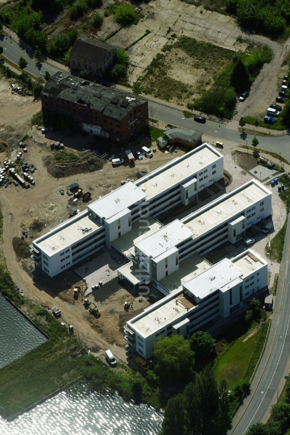 Luftaufnahme Neuruppin - Baustelle vom Neubau eines Seniorenzentrums in Neuruppin im Bundesland Brandenburg, Deutschland