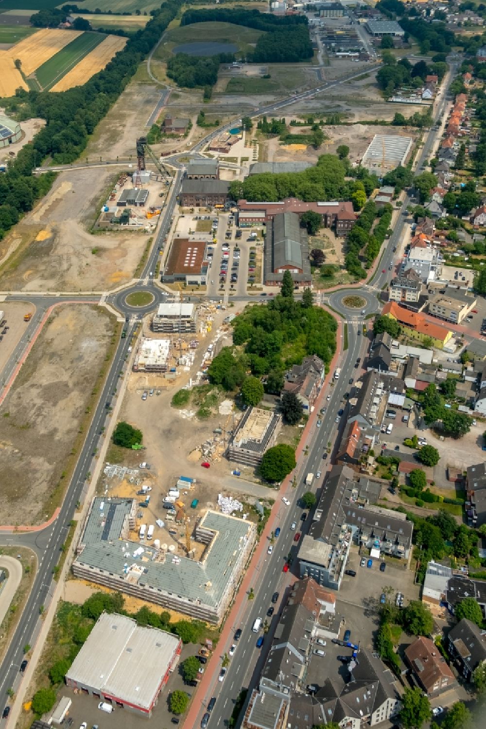 Luftaufnahme Dorsten - Baustelle vom Neubau eines Seniorenzentrums im Ortsteil Hervest in Dorsten im Bundesland Nordrhein-Westfalen
