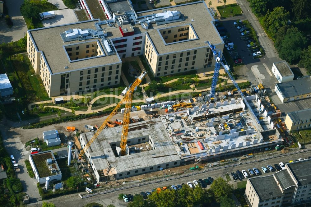 Luftbild Berlin - Baustelle vom Neubau eines Seniorenzentrums im Ortsteil Kaulsdorf in Berlin, Deutschland