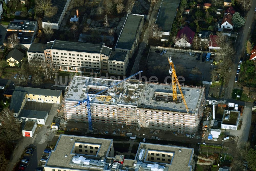 Luftaufnahme Berlin - Baustelle vom Neubau eines Seniorenzentrums im Ortsteil Kaulsdorf in Berlin, Deutschland