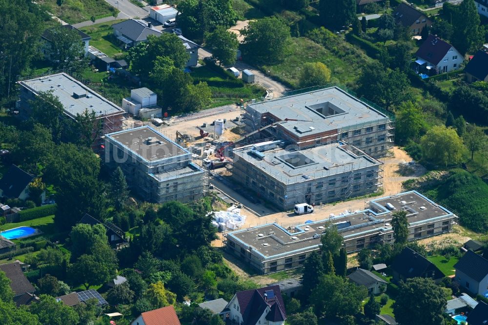 Luftaufnahme Berlin - Baustelle vom Neubau eines Seniorenzentrums im Ortsteil Mahlsdorf in Berlin, Deutschland