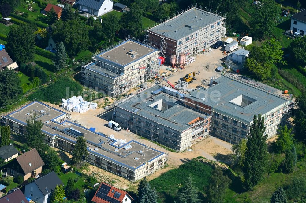 Berlin von oben - Baustelle vom Neubau eines Seniorenzentrums im Ortsteil Mahlsdorf in Berlin, Deutschland