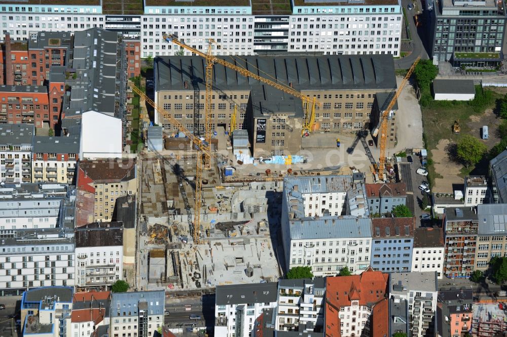 Luftbild Berlin Mitte - Baustelle für den Neubau eines Titanic Hotel an der Chausseestraße - Zinnowitzer Straße in Berlin - Mitte