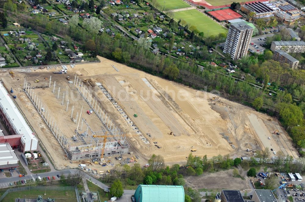 Luftbild Berlin - Baustelle vom Neubau zweier Produktionshallen für Siemens in Siemenstadt Berlin-Spandau