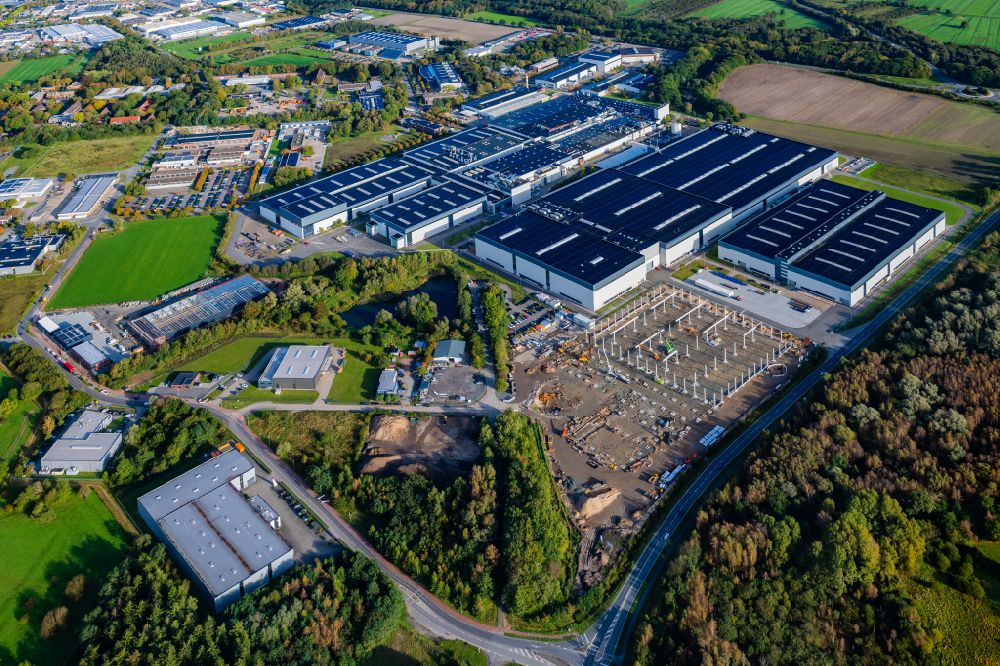 Luftaufnahme Stade - Baustelle mit Pfahlgründung auf dem Airbus Werksgelände zum Neubau einer Logistikhalle in Stade im Bundesland Niedersachsen, Deutschland