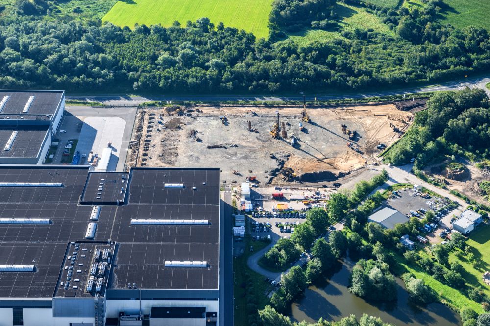 Stade aus der Vogelperspektive: Baustelle mit Pfahlgründung auf dem Airbus Werksgelände zum Neubau einer Logistikhalle in Stade im Bundesland Niedersachsen, Deutschland