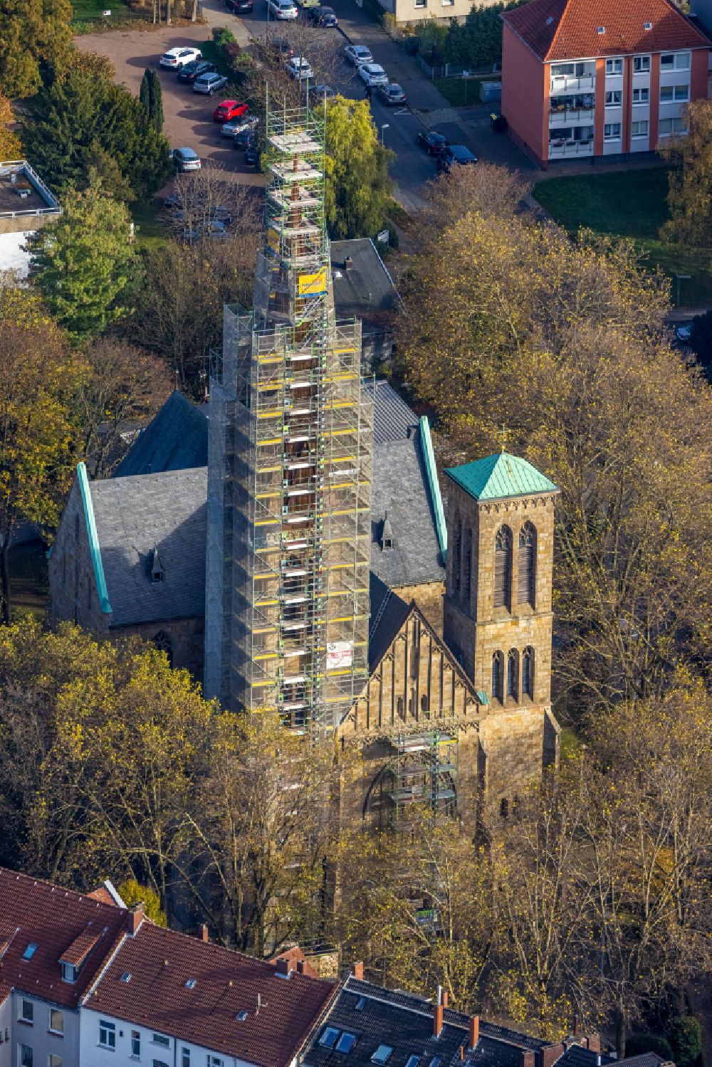 Herne von oben - Baustelle zu Sanierungs- und Umbauarbeiten am Kirchengebäude Herz Jesu Kirche in Herne im Bundesland Nordrhein-Westfalen, Deutschland