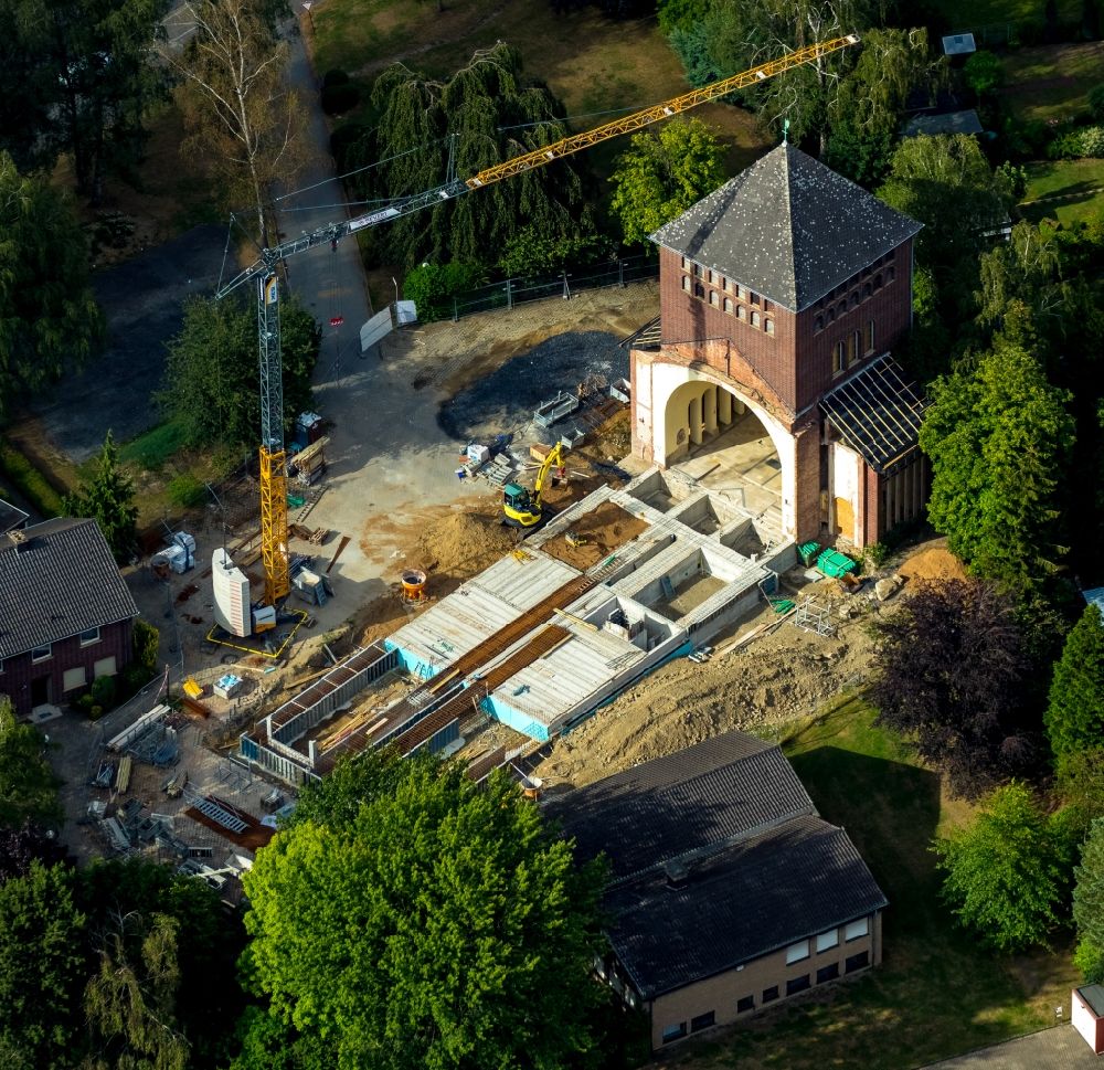 Luftbild Werne - Baustelle zu Sanierungs- und Umbauarbeiten am Kirchengebäude St. Konrad in Werne im Bundesland Nordrhein-Westfalen, Deutschland