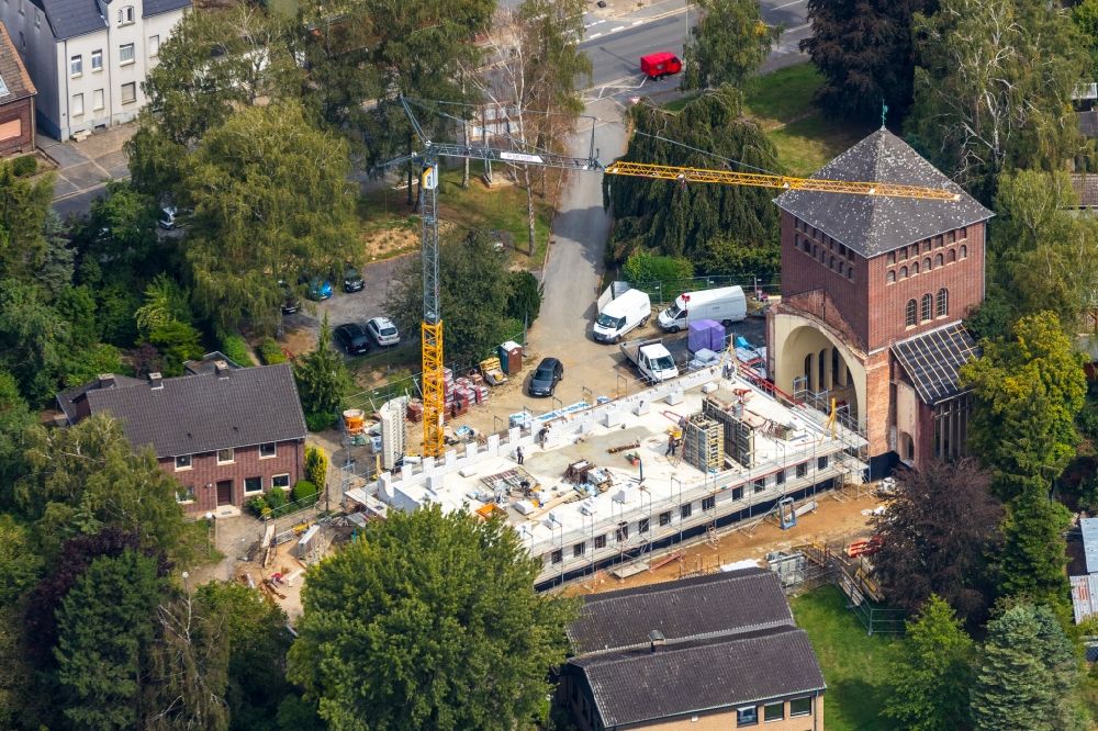 Luftaufnahme Werne - Baustelle zu Sanierungs- und Umbauarbeiten am Kirchengebäude St. Konrad in Werne im Bundesland Nordrhein-Westfalen, Deutschland