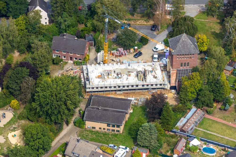 Werne von oben - Baustelle zu Sanierungs- und Umbauarbeiten am Kirchengebäude St. Konrad in Werne im Bundesland Nordrhein-Westfalen, Deutschland