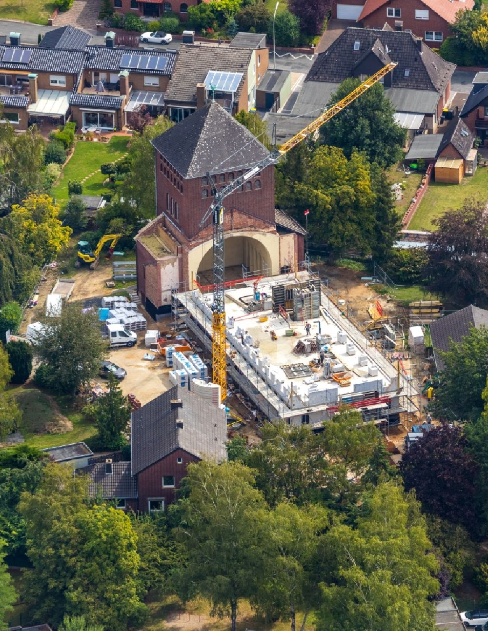 Luftaufnahme Werne - Baustelle zu Sanierungs- und Umbauarbeiten am Kirchengebäude St. Konrad in Werne im Bundesland Nordrhein-Westfalen, Deutschland