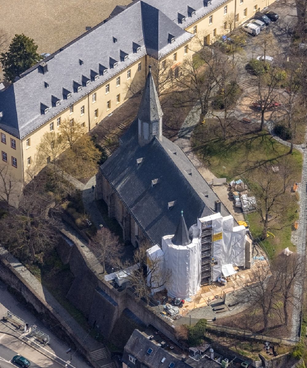 Luftaufnahme Siegen - Baustelle zu Sanierungs- und Umbauarbeiten am Kirchengebäude Martini-Kirche in Siegen im Bundesland Nordrhein-Westfalen, Deutschland