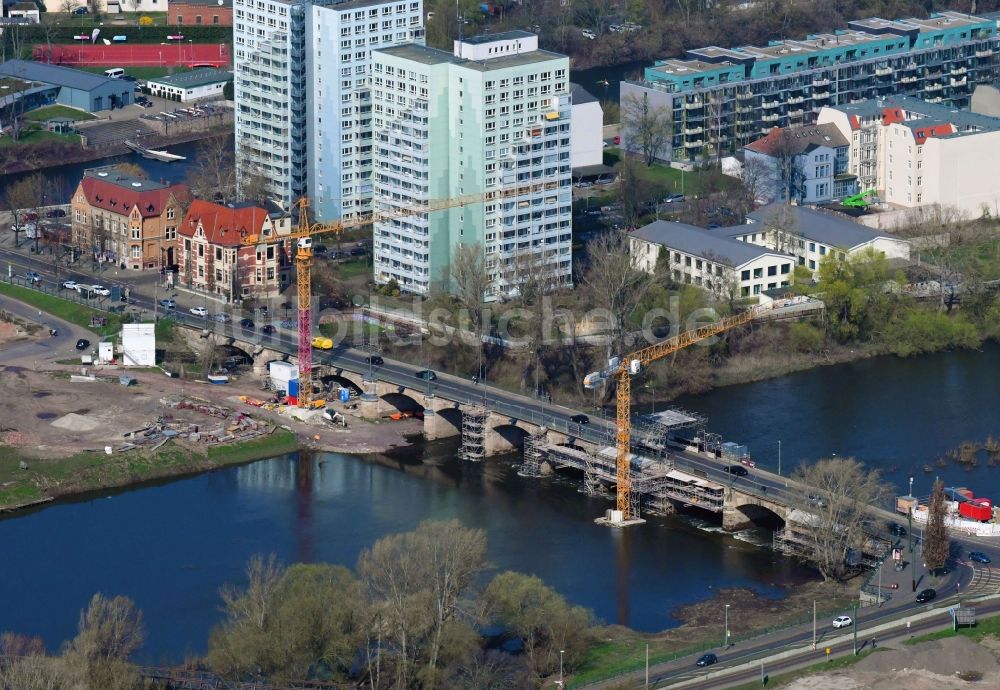 Magdeburg von oben - Baustelle zu Sanierungsarbeiten am Straßen- Brückenbauwerk der Anna-Ebert-Brücke in Magdeburg im Bundesland Sachsen-Anhalt, Deutschland