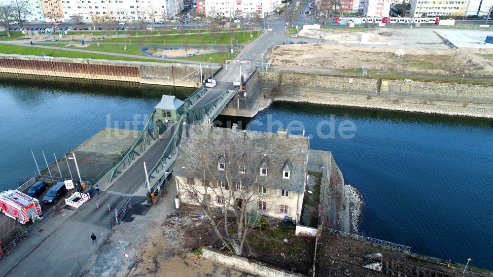 Luftbild Köln - Baustelle zu Sanierungsarbeiten am Straßen- Brückenbauwerk Deutzer Drehbrücke in Köln im Bundesland Nordrhein-Westfalen, Deutschland