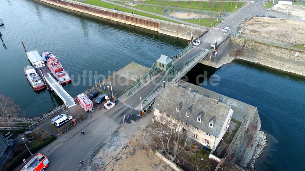 Luftaufnahme Köln - Baustelle zu Sanierungsarbeiten am Straßen- Brückenbauwerk Deutzer Drehbrücke in Köln im Bundesland Nordrhein-Westfalen, Deutschland