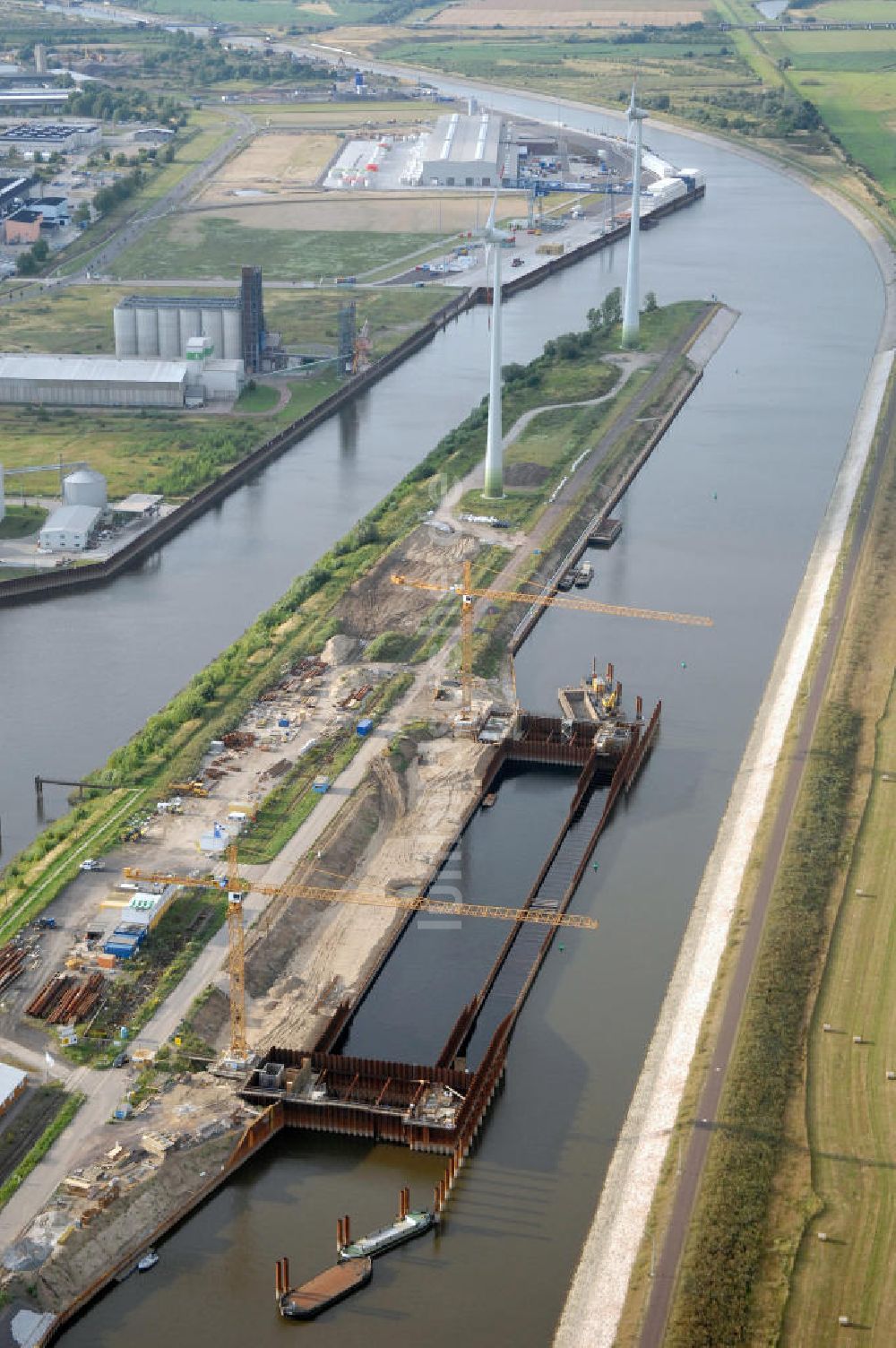 Luftaufnahme Magdeburg - Baustelle Steinkopfinsel im Hafen / Binnenhafen Magdeburg an der Elbe
