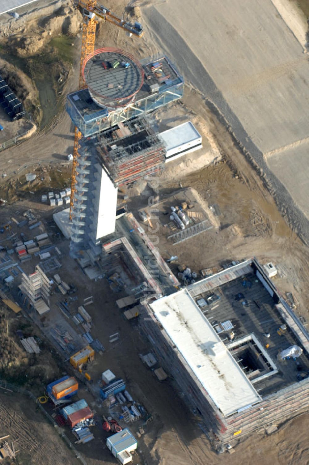Schönefeld aus der Vogelperspektive: Baustelle Tower auf der Großbaustelle BBI (SXF) Flughafen Berlin - Schönefeld