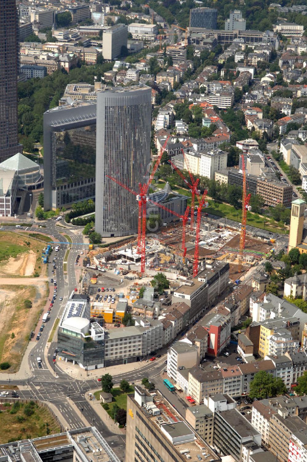 Luftaufnahme Frankfurt am Main - Baustelle des Tower 185 und die Kastor und Pollux-Hochhäuser in Frankfurt am Main