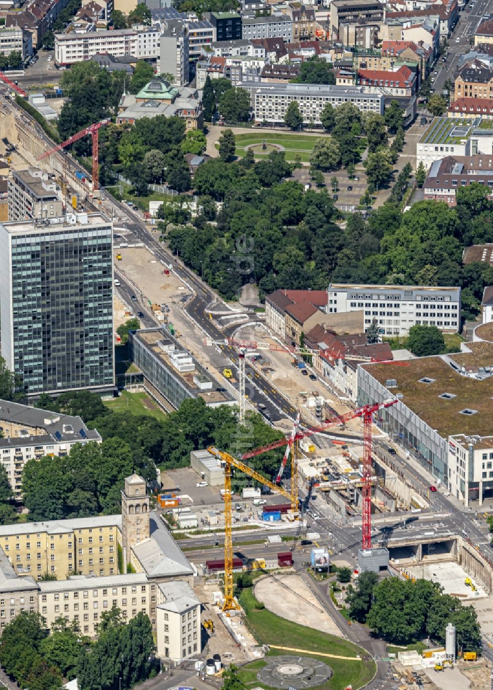Luftbild Karlsruhe - Baustelle mit Tunnelführungsarbeiten für die Streckenführung und den Verlauf der Kriegsstraße in Karlsruhe im Bundesland Baden-Württemberg, Deutschland
