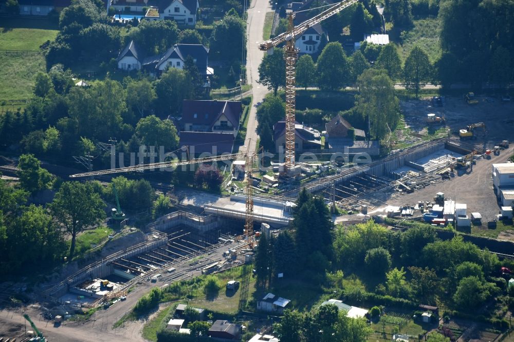 Luftbild Walddrehna - Baustelle mit Tunnelführungsarbeiten für die Streckenführung und den Verlauf der Walddrehna Lindenstraße in Walddrehna im Bundesland Brandenburg, Deutschland