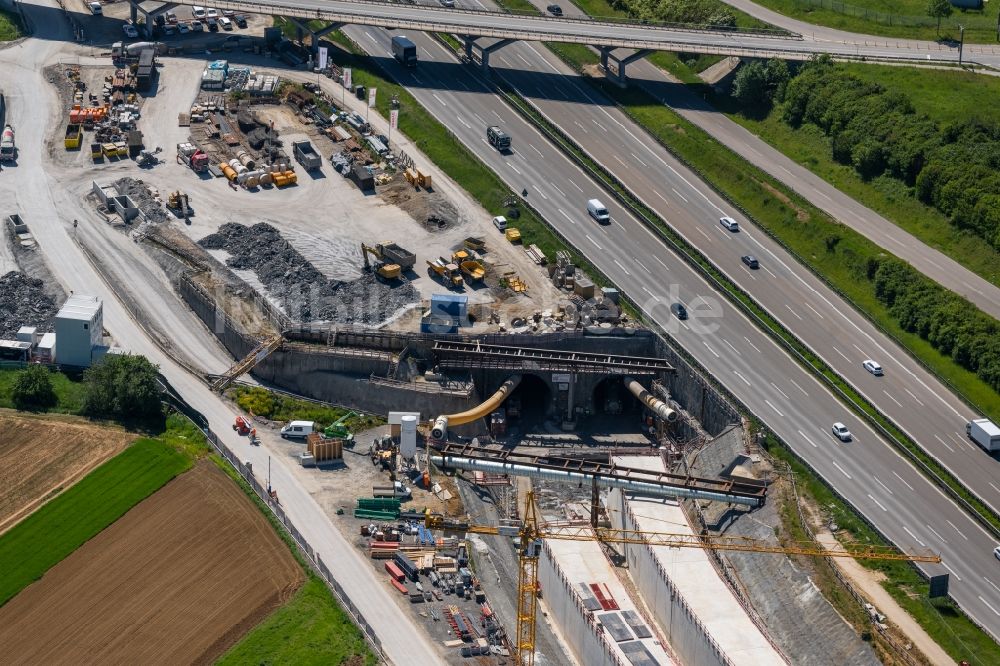 Luftaufnahme Stuttgart - Baustelle mit Tunnelführungsarbeiten am Verlauf des Flughafentunnel in Stuttgart im Bundesland Baden-Württemberg, Deutschland