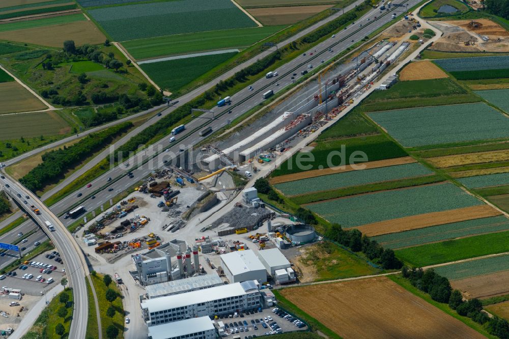 Luftaufnahme Leinfelden-Echterdingen - Baustelle mit Tunnelführungsarbeiten am Verlauf des Flughafentunnel am Flughafen Stuttgart in Leinfelden-Echterdingen im Bundesland Baden-Württemberg, Deutschland