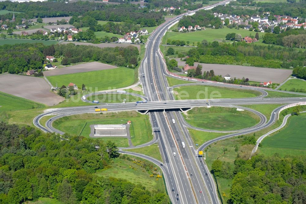 Luftbild Bielefeld - Baustelle an der Verkehrsführung an der Autobahnabfahrt der BAB A33 - Bundesstraße B61 im Ortsteil Brackwede in Bielefeld im Bundesland Nordrhein-Westfalen, Deutschland