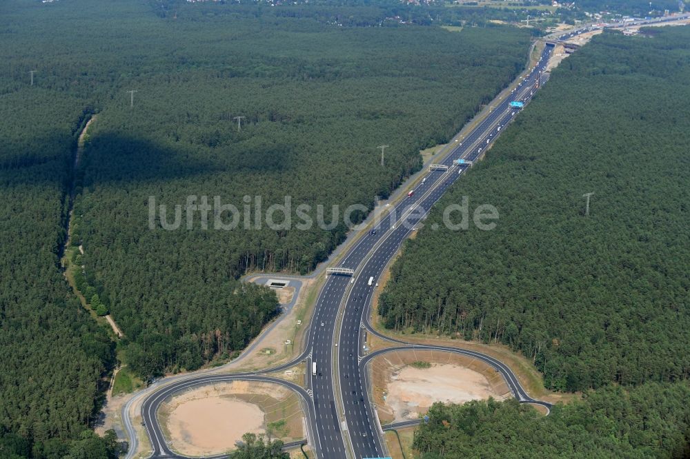 Luftbild Ferch - Baustelle an der Verkehrsführung an der Autobahnabfahrt der BAB A10 in Ferch im Bundesland Brandenburg, Deutschland