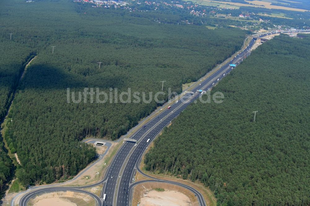 Luftaufnahme Ferch - Baustelle an der Verkehrsführung an der Autobahnabfahrt der BAB A10 in Ferch im Bundesland Brandenburg, Deutschland