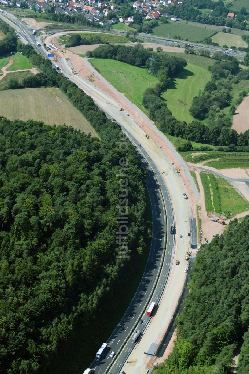 Kirchheim von oben - Baustelle an der Verkehrsführung am Autobahndreieck der BAB A7 in Kirchheim im Bundesland Hessen, Deutschland