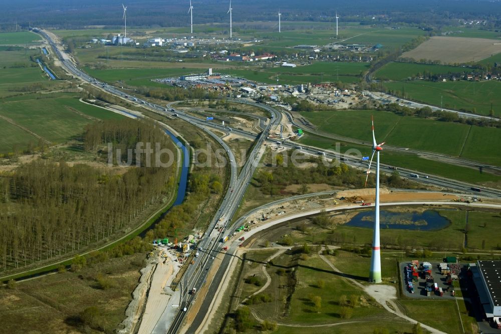 Luftaufnahme Schönerlinde - Baustelle an der Verkehrsführung am Autobahnkreuz der BAB A114 - A10 - Dreieck Pankow in Schönerlinde im Bundesland Brandenburg, Deutschland