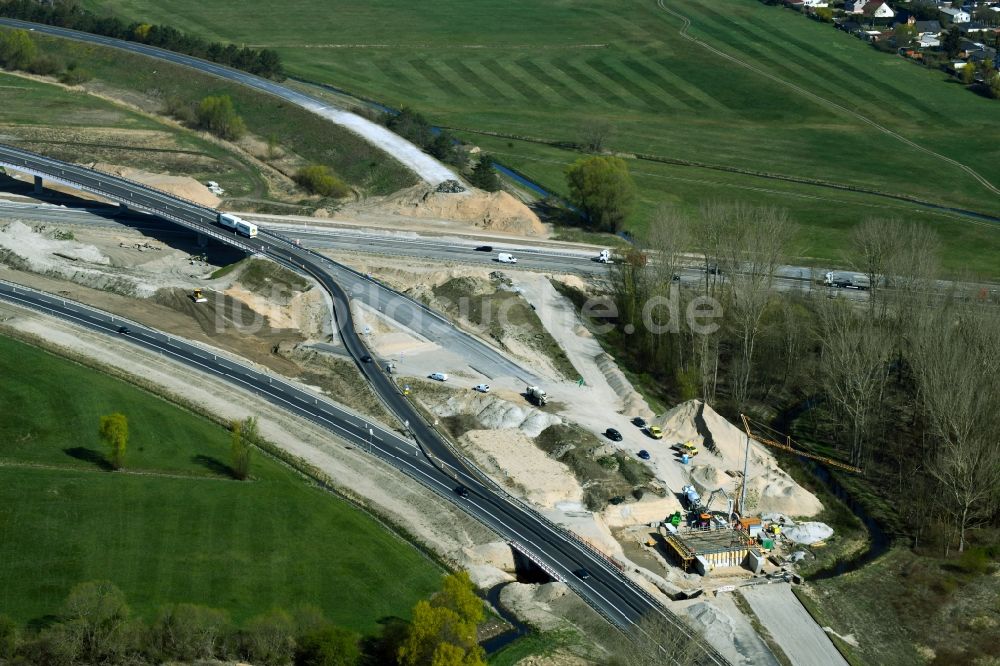 Luftbild Leegebruch - Baustelle an der Verkehrsführung am Autobahnkreuz der BAB A10 - A110 „ Kreuz Oranienburg „ in Leegebruch im Bundesland Brandenburg, Deutschland