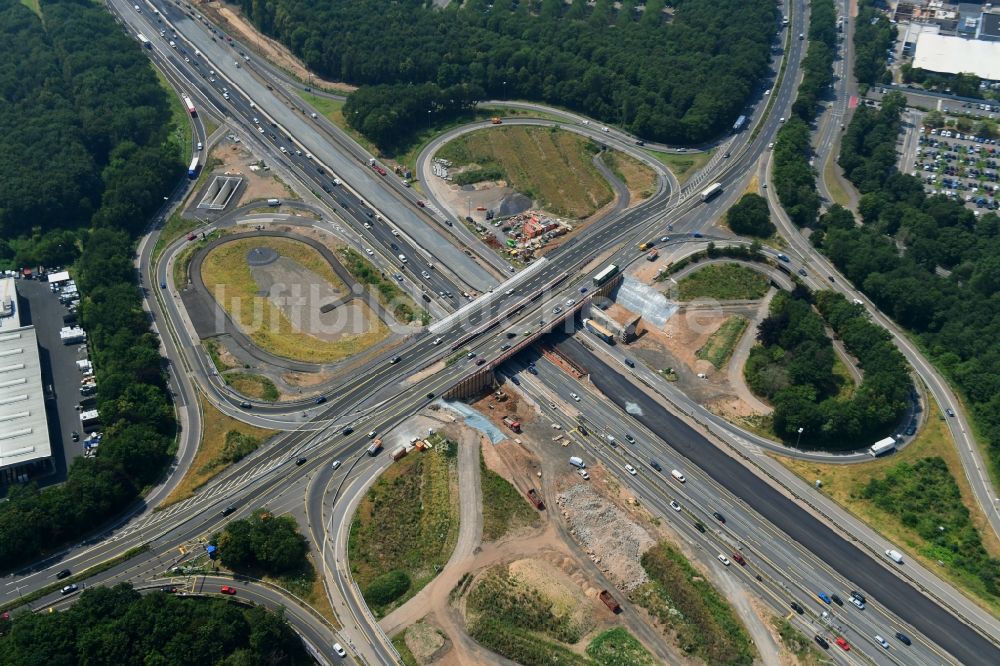 Luftaufnahme Köln - Baustelle an der Verkehrsführung am Autobahnkreuz der BAB A1 im Ortsteil Niehl in Köln im Bundesland Nordrhein-Westfalen, Deutschland