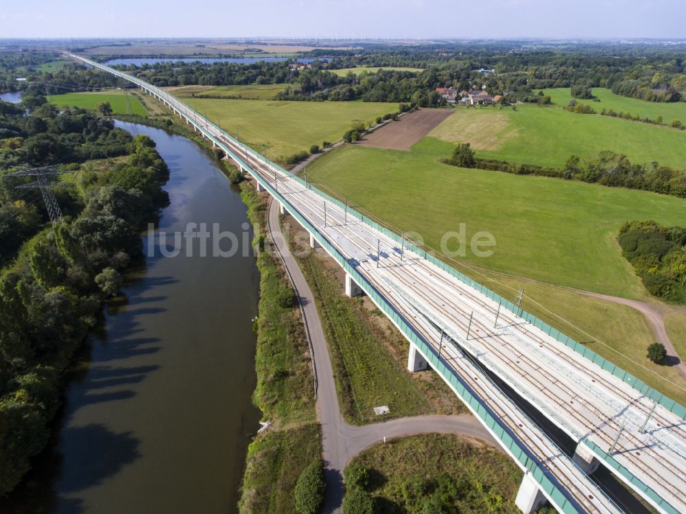 Luftbild Rattmannsdorf - Baustelle Viadukt des Bahn- Brückenbauwerk in Rattmannsdorf im Bundesland Sachsen-Anhalt, Deutschland