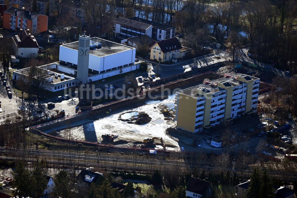 Luftaufnahme Puchheim - Baustelle einer Wohnanlage mit integrierten Nahversorgungszentrum in Puchheim im Bundesland Bayern, Deutschland