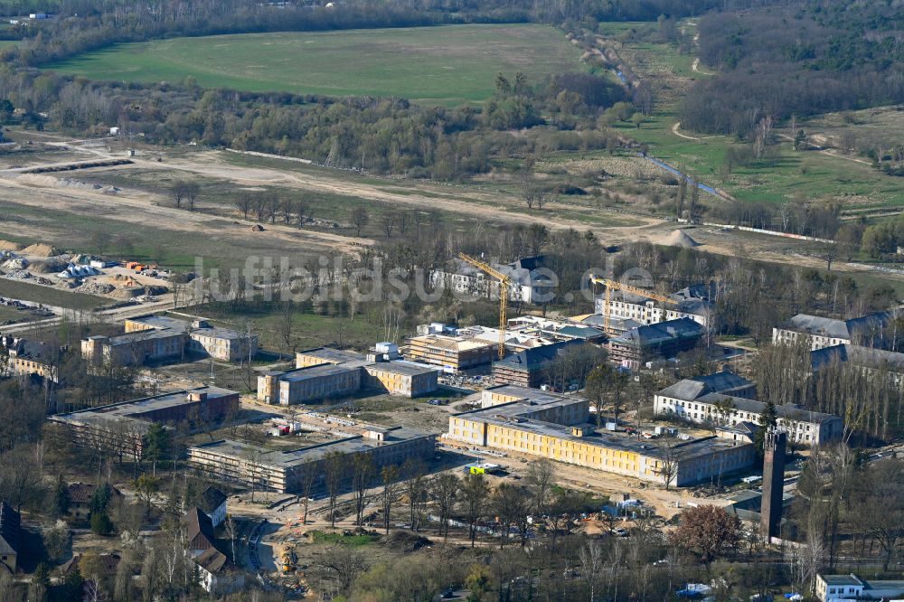 Fahrland von oben - Baustelle Wohngebiet einer Mehrfamilienhaussiedlung an der ehemaligen Militär- Kaserne in Fahrland im Bundesland Brandenburg, Deutschland