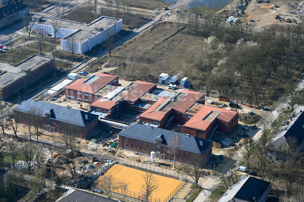 Luftaufnahme Potsdam - Baustelle Wohngebiet einer Mehrfamilienhaussiedlung an der ehemaligen Militär- Kaserne in Fahrland im Bundesland Brandenburg, Deutschland