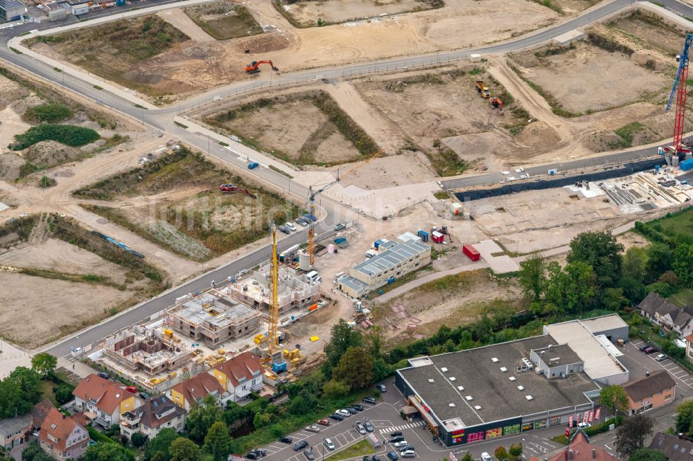 Luftbild Achern - Baustelle Wohngebiet einer Mehrfamilienhaussiedlung auf dem Glashüttenareal in Achern im Bundesland Baden-Württemberg, Deutschland
