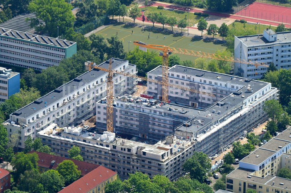 Luftaufnahme Berlin - Baustelle Wohngebiet einer Mehrfamilienhaussiedlung Goeckestraße im Ortsteil Hohenschönhausen in Berlin, Deutschland